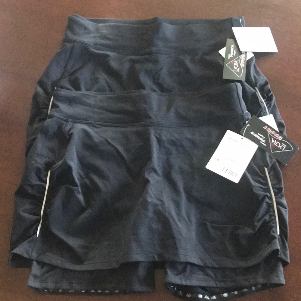 Athleta medium Contender 2 in 1 skorts